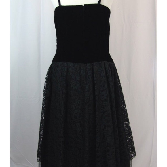 1980s Velvet Lace Dress - Picture 2 of 5